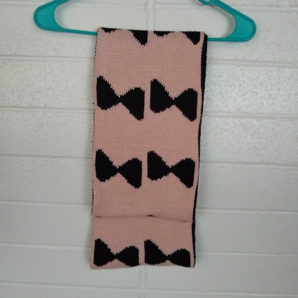 Bow Scarf - Picture 1 of 2
